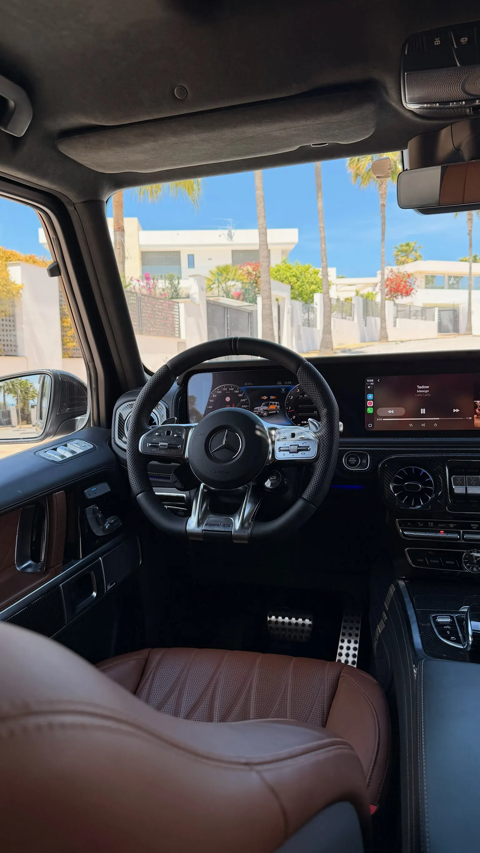 G63 Brabus cockpit with AMG steering wheel, dual MBUX screen and active Apple CarPlay
